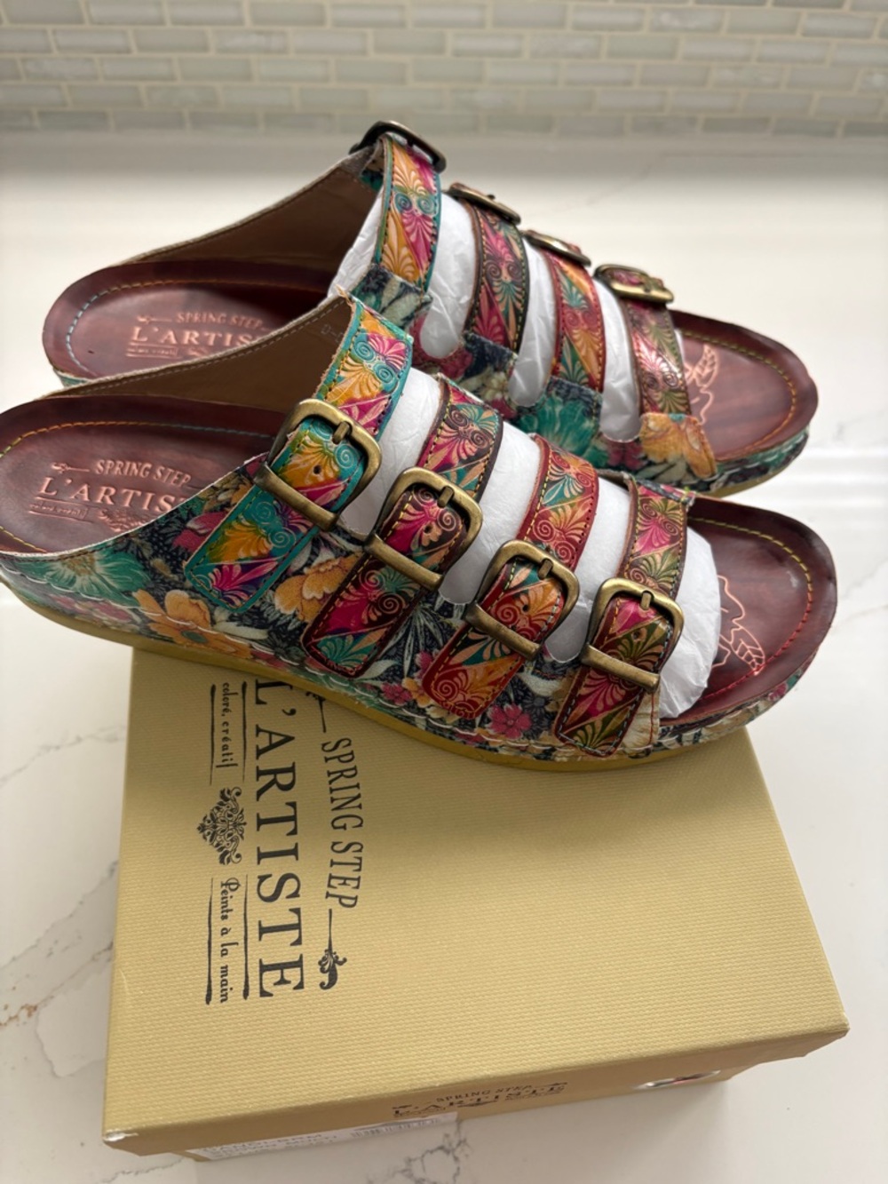 Women’s L’Artiste Brown multi colored slip on strappy sandals. Size 9.5/10
$40 - Picture 3 of 9